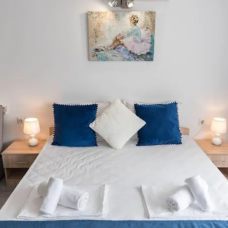 Apartament Artistic Space Near Chataldzha Varna