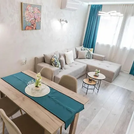 Apartment Artistic Space Near Chataldzha